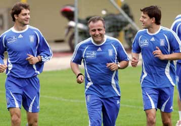 Συγκεντρωμένοι στο Μουντιάλ και μετά… πρόκριση στο Euro 2012 είπε ο Ότο Ρεχάγκελ