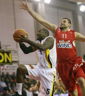 Μόνο πρώτο άφησε το Μαρούσι τον ΠΑΟ, νικώντας τον Ολυμπιακό