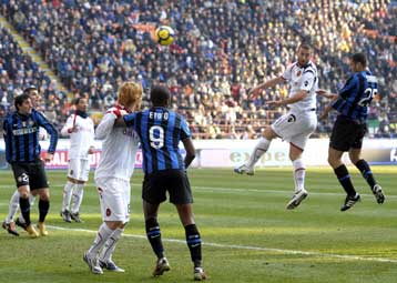 Στο +10 η Ίντερ, έ«Χ»ασε και πάλι έδαφος η Μίλαν, νίκη της Ρόμα στη Φλωρεντία