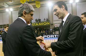 Ο Μπαρτζώκας περιμένει να… πιάσει ταβάνι και ο Γιαννάκης ανθεκτικότητα