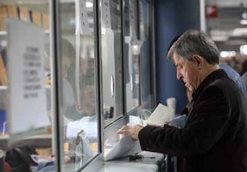 Νέα κλίμακα με ελαφρύνσεις έως 30.000 ευρώ, αποδείξεις για το 20% του εισοδήματος