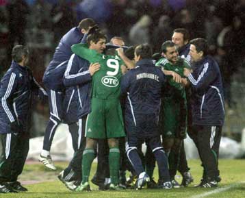 Εύσημα Νιόπλια στους παίκτες του, θεραπεία ο Ζιλμπέρτο και ικανοποίηση για Αντωνίου