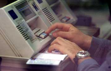 Σχέδιο για «μπλόκο» στον διαδικτυακό τζόγο εξετάζει η κυβέρνηση