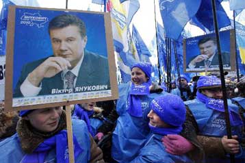 Επιστροφή του Βίκτορ Γιανούκοβιτς στο «τιμόνι» της Ουκρανίας