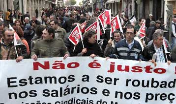 Η σύγκριση της Πορτογαλίας με την Ελλάδα είναι «υπερβολικά απλοϊκή», εκτιμά η Fitch