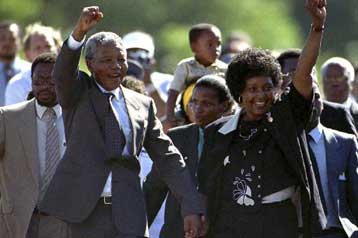 Είκοσι χρόνια συμπληρώνονται από την αποφυλάκιση του Νέλσον Μαντέλα