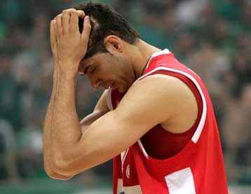 Νοκ άουτ από το ματς με τη Τσιμπόνα ο Βασιλόπουλος