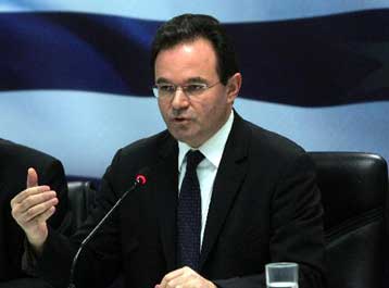 Για τομές στην οικονομία μιλά η κυβέρνηση, φοροαφαίμαξη «βλέπει» η Αντιπολίτευση