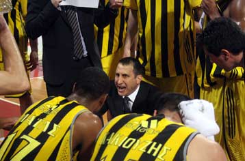 Ο Μπλατ χαρακτήρισε μεγάλη τη νίκη του Αρη και «χρυσό» τον Κακιούζη