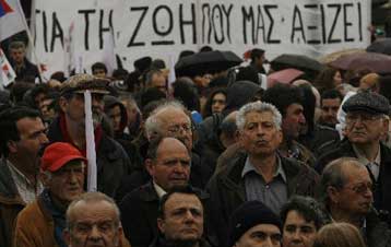 Συγκέντρωση στο Σύνταγμα και πορεία στο υπουργείο Εργασίας από το ΠΑΜΕ