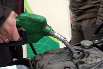 Εν μέσω αντιπαραθέσεων ενέκρινε η επιτροπή της Βουλής την αύξηση στον ΕΦΚ καυσίμων