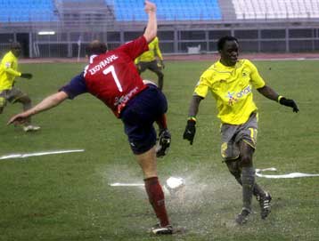 Διεκόπη λόγω βροχής ο αγώνας Καβάλα – Πανιώνιος, την Πέμπτη η συνέχεια