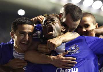 Η… γκέλα της Τσέλσι στο «Γκούντισον Παρκ» έφερε την Μάντσεστερ Γ. σε απόσταση βολής