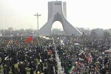 Μπαράζ συλλήψεων και επιθέσεων κατά των ηγετών της αντιπολίτευσης στο Ιράν