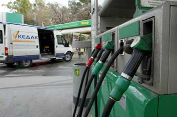 Το ενδεχόμενο επιβολής πλαφόν στις τιμές των καυσίμων εξετάζει το υπουργείο Οικονομικών