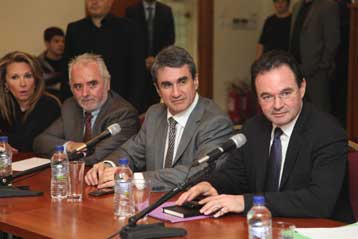 Η ΕΕ «μπορεί να μην δώσει μεταβατική περίοδο» για την εξίσωση των ορίων ηλικίας