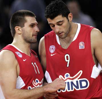 Θετικός στον ιό της νέας γρίπης βρέθηκε ο Γιάννης Μπουρούσης