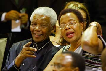 Θριαμβευτική είσοδος του Νέλσον Μαντέλα στο Κοινοβούλιο της Νοτίου Αφρικής