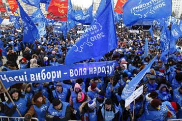 Τη νίκη Γιανούκοβιτς στην προεδρία της Ουκρανίας αναγνωρίζουν επίσημα ΕΕ και ΗΠΑ