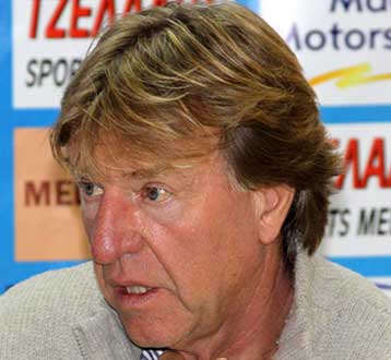 Δεν έπρεπε να διεξαχθεί το ματς, συμφώνησαν Παράσχος και Ντε Μος