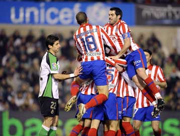 Η Ατλέτικο Μ. έχασε από τη Ρασίνγκ Σανταντέρ, αλλά πέρασε στον τελικό με τη Σεβίλη