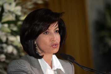 Παρέμβαση Διαμαντοπούλου για την αποβολή μαθήτριας από γυμνάσιο των Χανίων