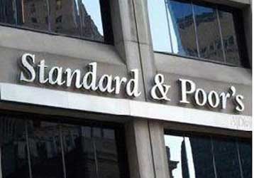 Θετική η υποστήριξη από την Ευρώπη, αλλά οι κίνδυνοι παραμένουν λέει η S&P