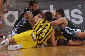 Αλλαγή τσιπ ζήτησε ο Ομπράντοβιτς, σεβασμό αλλά και νίκη ο Μπλάτ