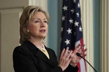 Αραβική στήριξη για σκληρότερες κυρώσεις κατά του Ιράν επιδιώκει η Χίλαρι Κλίντον