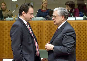 Υπό αυστηρή επιτήρηση η ελληνική οικονομία, «σενάρια τρόμου» για πρόσθετα μέτρα