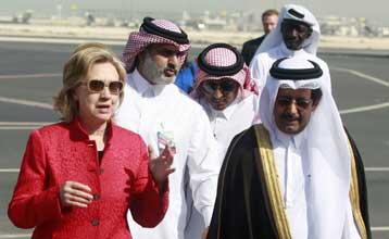 Για νέα μέτρα προειδοποιεί η Κλίντον το Ιράν από τον Περσικό Κόλπο