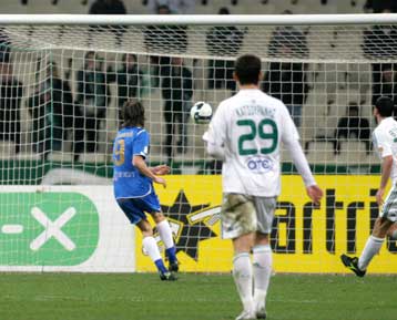 Η Καβάλα έκανε… Σμολ(άρεκ) τον Παναθηναϊκό κερδίζοντάς τον 2-0 μέσα στο ΟΑΚΑ