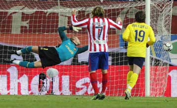 Δώρο της Ατλέτικο στη «μισητή» Ρεάλ με 2-1 επί της Μπαρτσελόνα