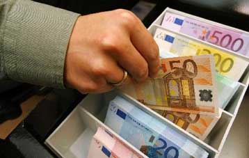 Η έκτακτη εισφορά των επιχειρήσεων οδήγησε υψηλότερα τα κρατικά έσοδα τον Ιανουάριο