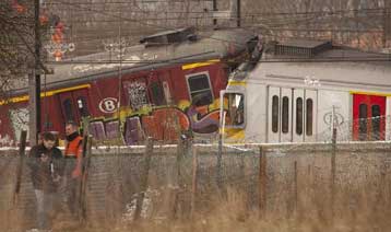 Έρευνες για τα αίτια της σιδηροδρομικής τραγωδίας κοντά στις Βρυξέλλες