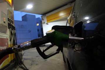 Στα πρατήρια καυσίμων σπεύδουν οι οδηγοί υπό το φόβο ελλείψεων