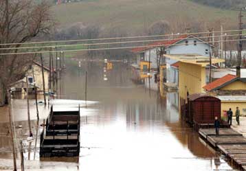Εκκενώσεις χωριών στον Έβρο μετά την υπερχείλιση του ποταμού