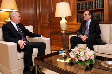 Συνάντηση του Γιώργου Παπανδρέου με τον Αντώνη Σαμαρά την Τετάρτη