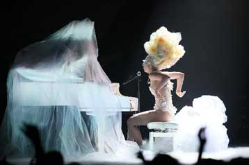 Χατ-τρικ της Lady Gaga στα Βρετανικά Μουσικά Βραβεία