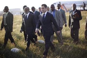 Στην Αϊτή ο Σαρκοζί προσφέροντας βοήθεια 270 εκατ. ευρώ για την ανοικοδόμηση