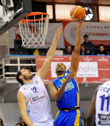 Σημαντικό βήμα του Κολοσσού για τα πλέι οφ, 68-66 το Περιστέρι στη Ρόδο