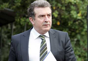 Βόμβα εξουδετερώθηκε έξω από το πολιτικό γραφείο του Μιχάλη Χρυσοχοΐδη