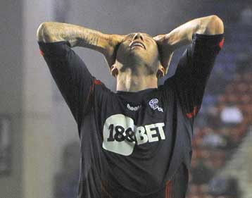 Στην ίδια δυσμενή θέση παρέμειναν Μπόλτον και Γουίγκαν