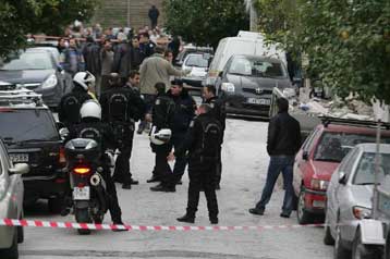 Από όπλο αστυνομικού οι φονικές σφαίρες κατά του 25χρονου στο Βύρωνα