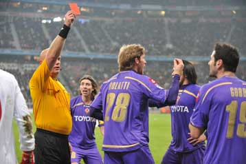 «Βράζουν» στη Φιορεντίνα με τη διαιτησία του Όβρεμπο