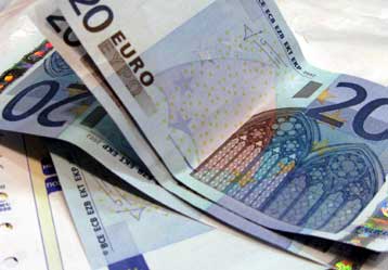 Κανονικά θα συνεχίσουν να καταβάλλονται τα κονδύλια για τα προνοιακά επιδόματα