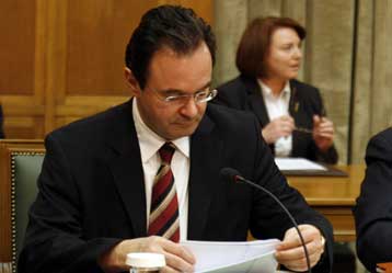 «Κλειδώνει» η αύξηση του ΦΠΑ και της φορολογίας καυσίμων