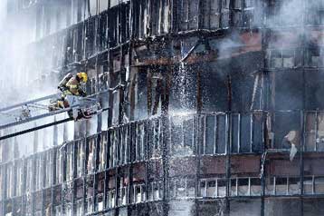 Δύο νεκροί από την πρόσκρουση αεροσκάφους σε κτίριο Εφορίας των ΗΠΑ