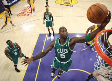 Σπουδαίες νίκες για Σέλτικς και Νάγκετς σε Λος Αντζελες και Κλίβελαντ αντίστοιχα