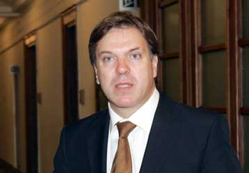 Να κλείσει τη συζήτηση περί πρόσθετων μέτρων επιχειρεί η κυβέρνηση